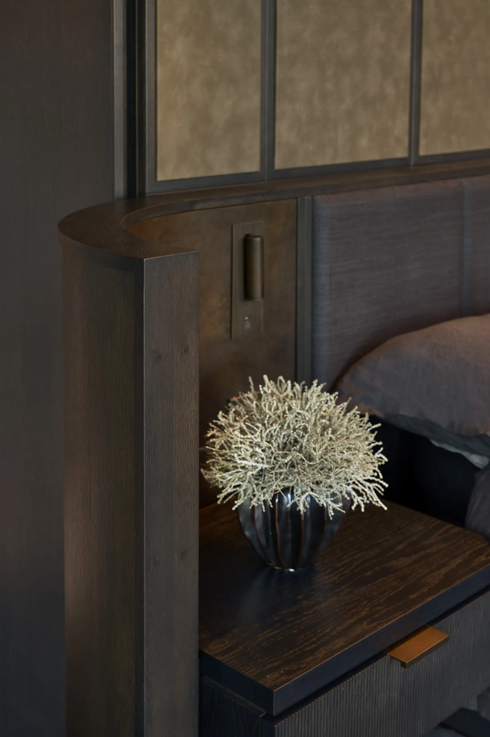 674 Whitbrow Heights - curved headboard with reading light and ornament